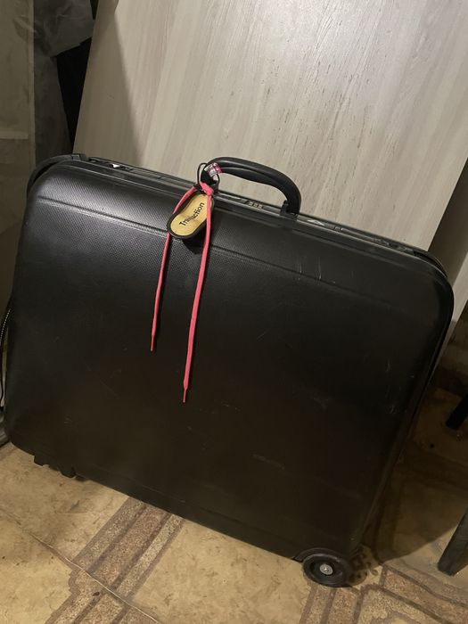 Продам валізу добротну міцну каркасну фірмову. Бу.