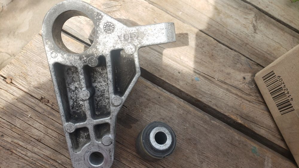 подушка кпп (коробки передач] volvo