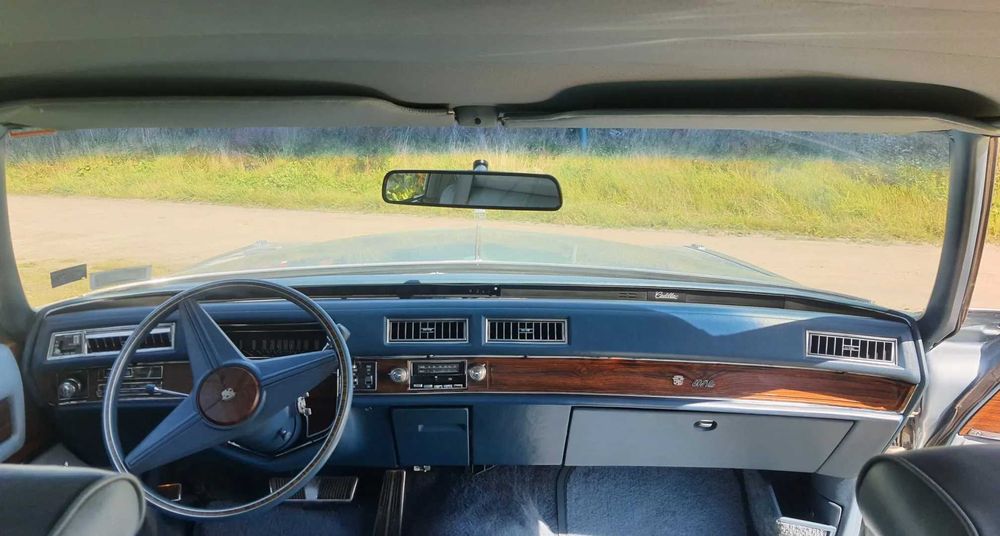 Cadillac  De Ville  1976