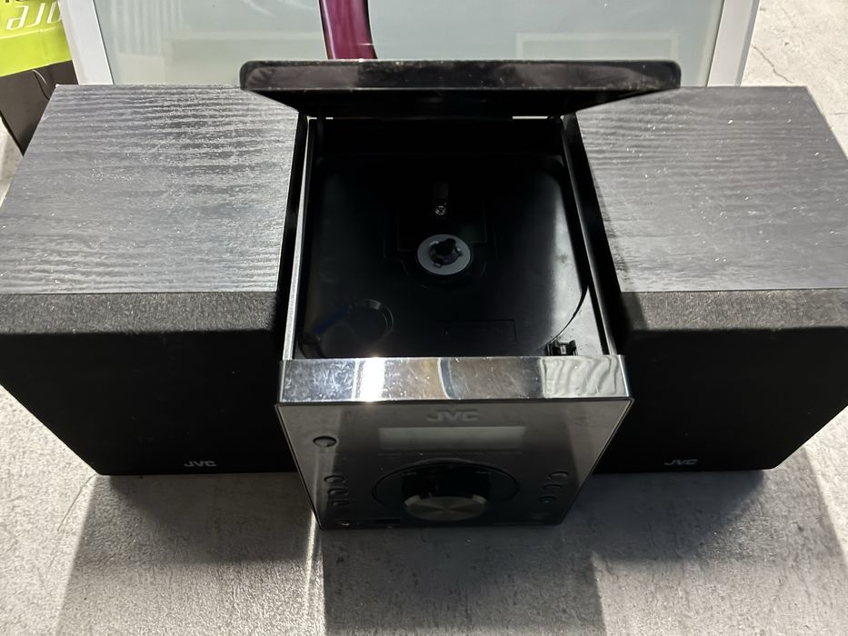 Aparelhagem JVC com duas colunas