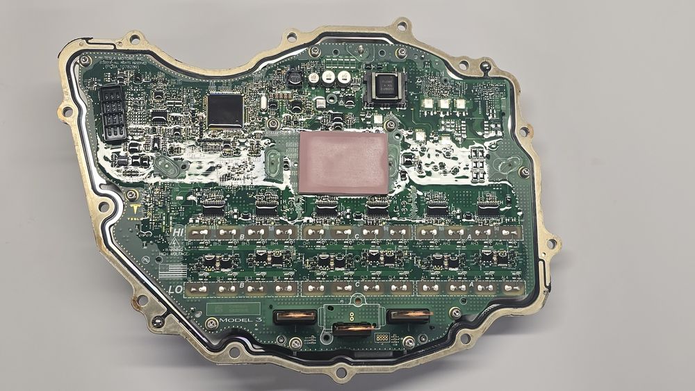 Інвертор двигуна Tesla Model 3 Y 1120960-10-H