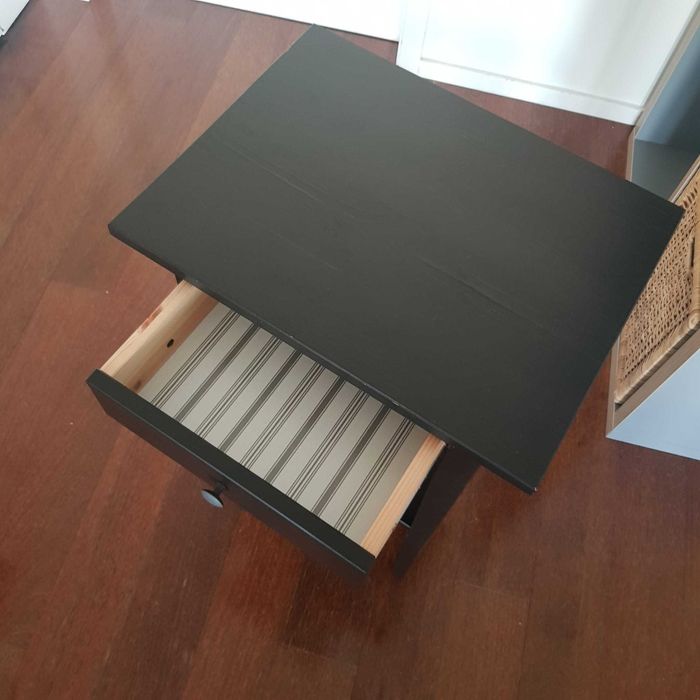 Mesinha de cabeceira/apoio preta HEMNES IKEA