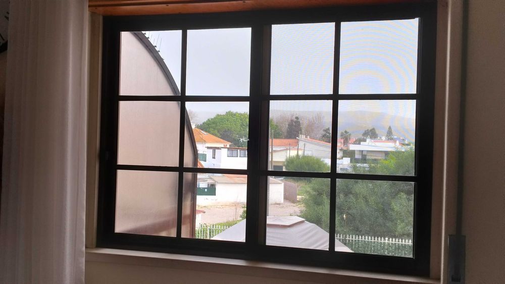 Janelas aluminium castanho