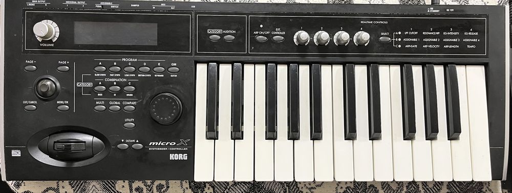 Korg Micro X + Hard Carry Case