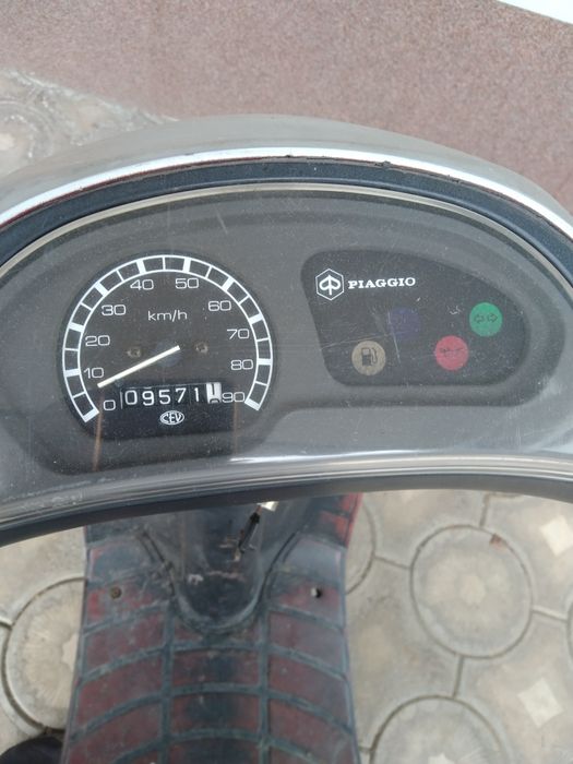 Скутер Piaggio zip