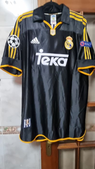 Camisola  retro do real madrid  .