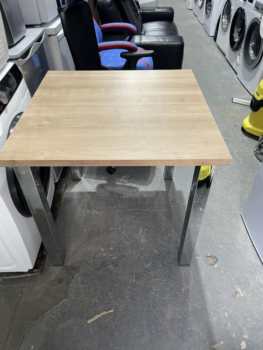 Офісний стіл зі стільницею