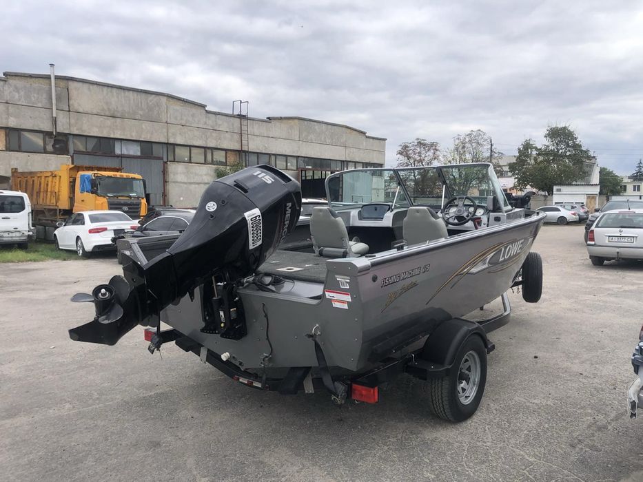 Моторний човен Lowe