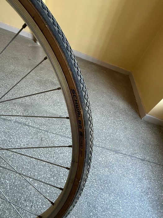 Rower miejski holenderski retro – kremowa damka, nowe opony Schwalbe