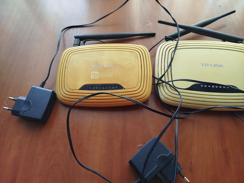 Два вайфай-роутера tp-link в хорошем рабочем состоянии