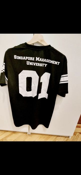 T-shirt desportiva singapore management university