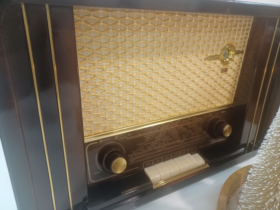 Rádio antigo, do ano de 1954