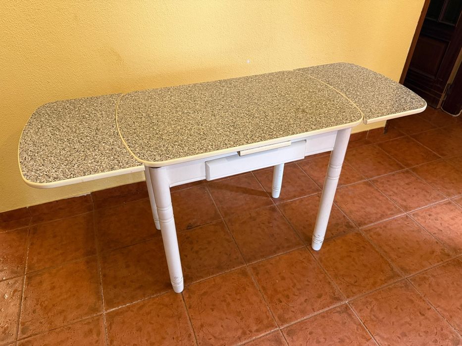 Mesa cozinha em bom estado