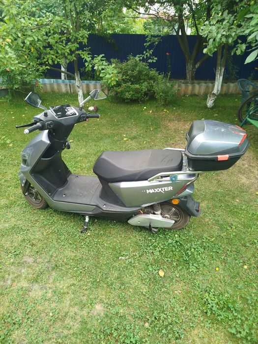 Електроскутер Maxxter Nova
