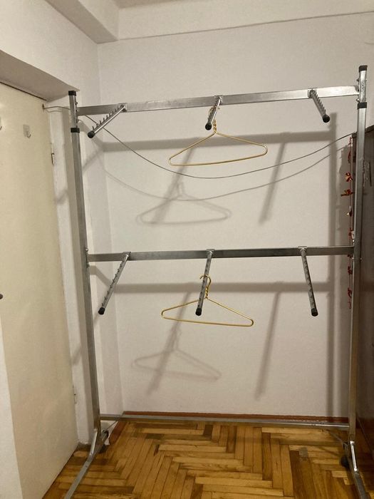 Вішалка для одягу .