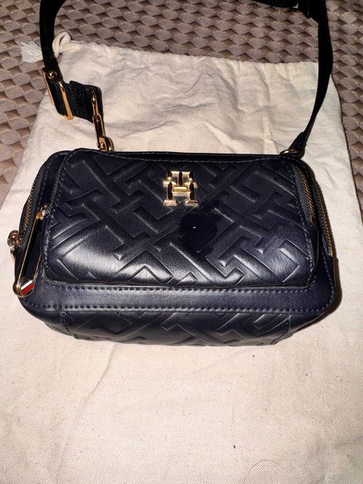 Сумка Tommy Hilfiger Iconic Tomme camera bag mono
