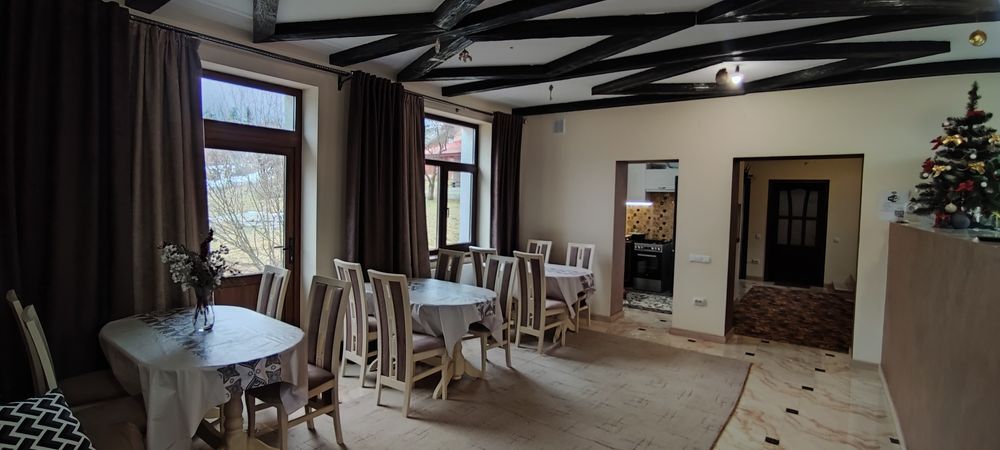 Котедж у  Славську .Без господарів великі компанії до 15 осіб.