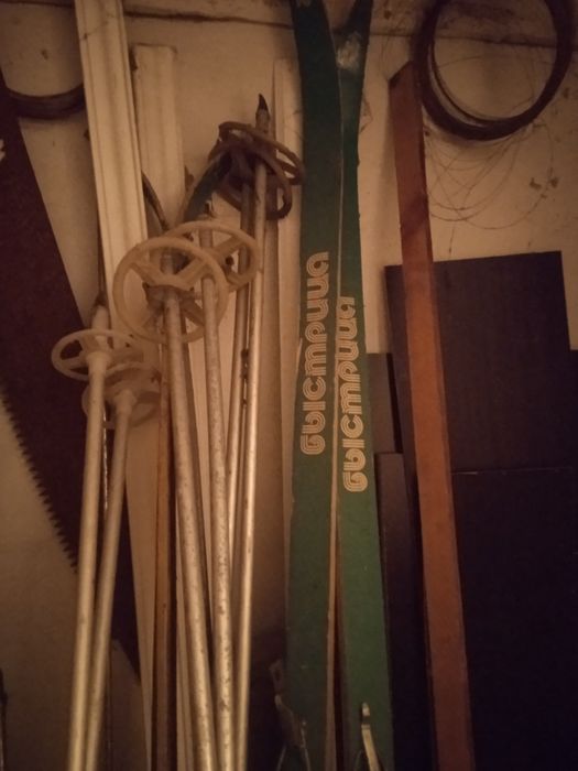 Продам лыжи и комплект палок