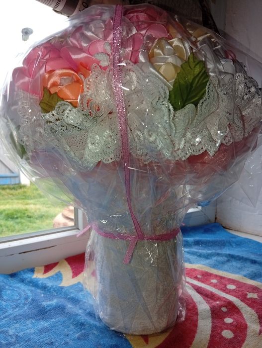 Продам букет квітів з атласної стрічки ручної роботи