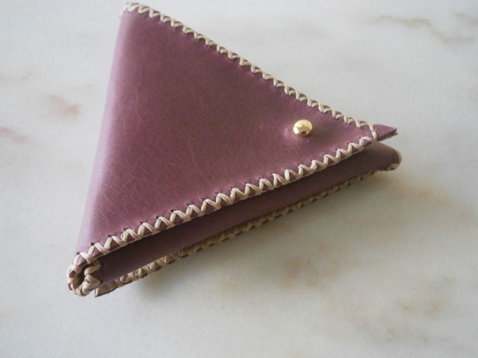 Carteira/porta moedas triangular em pele genuina, NOVA