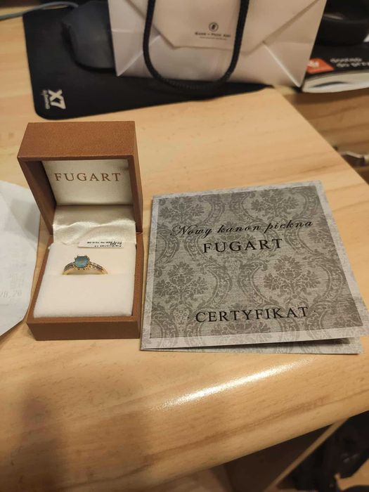 Pierścionek z topazem