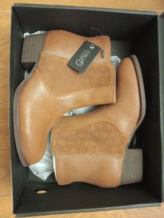 Sprzedam nowe buty firmy emu Australia rozmiar 39