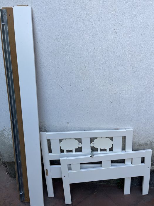 Cama para criança com carneirinhos