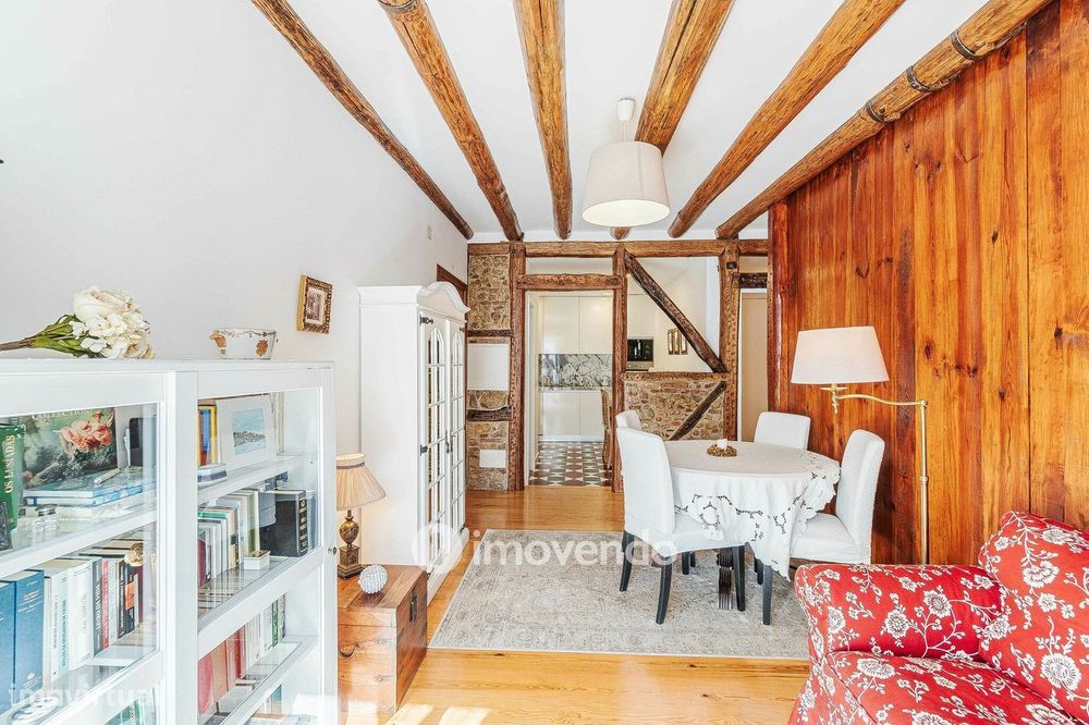 Apartamento T2 remodelado, no coração de Lisboa, em Alfama