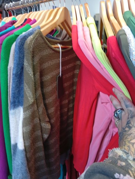 Lote de 23 peças de roupa de inverno feminina