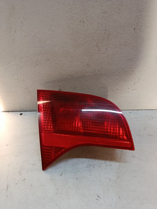 Lewa lampa klapy audi a4b7 avant
