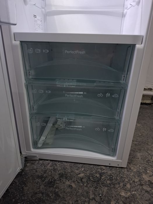 Холодильник під забудову Miele K 37282 iDF