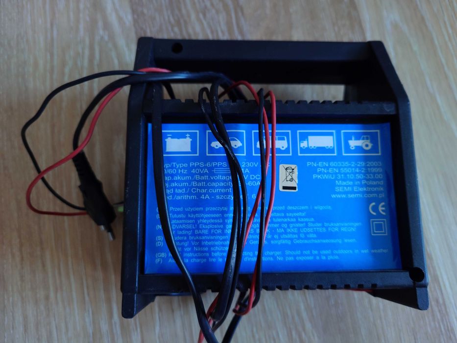 Prostownik Samochodowy do akumulatora 12V 6A
