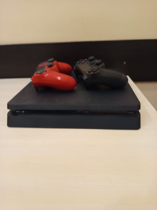 Продам PlayStation 4 Slim 500GB, б/у.
Приставка в хорошому робочому ст