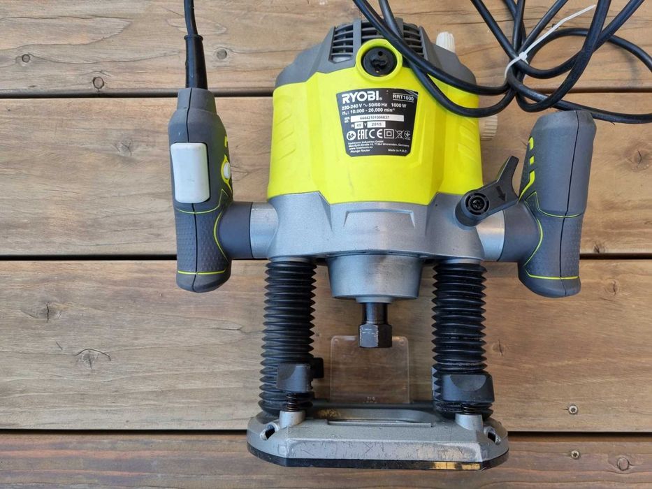 Frezarka górnowrzecionowa RYOBI RRT1600