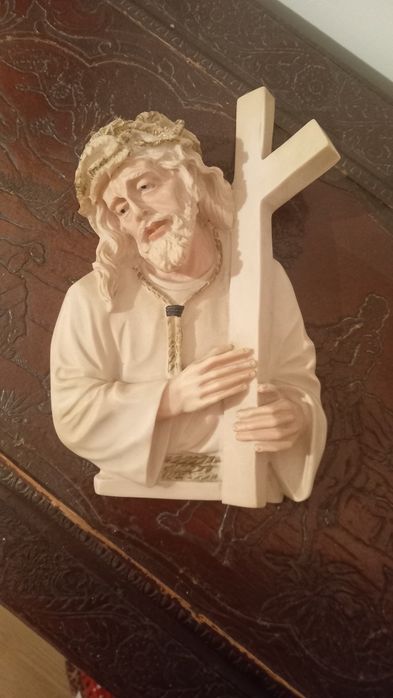 Escultura Cristo e cruz