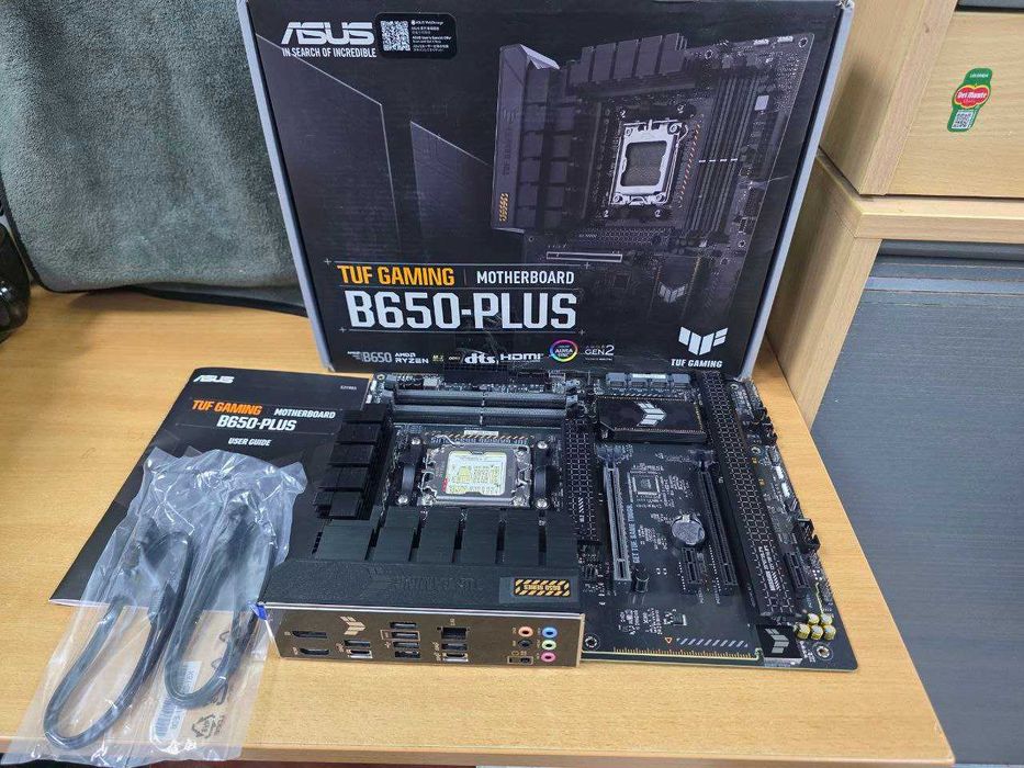 Материнська плата ASUS TUF GAMING B650-PLUS