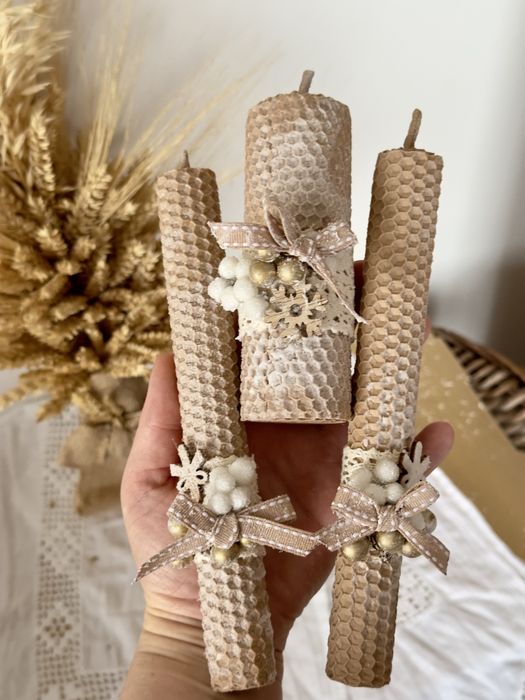 Набір новорчіних свічок з вощини