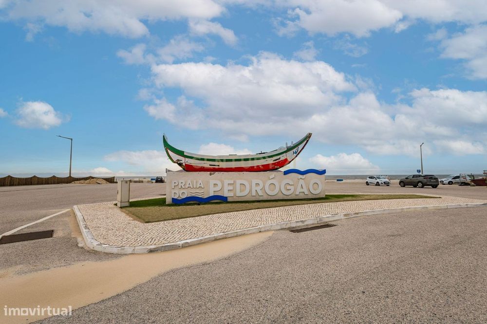 Apartamento T1 Mobilado || Elevador e Garagem || 1ª Linha da Praia do