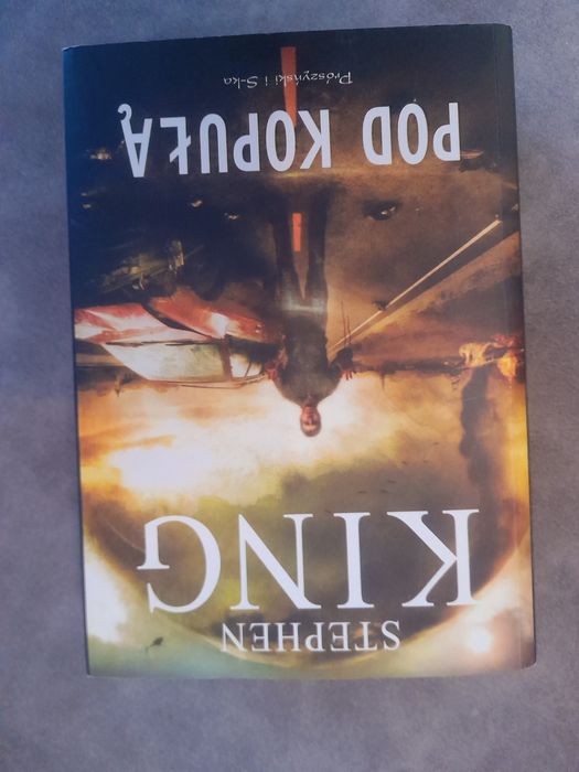 Książka Pod Kopułą