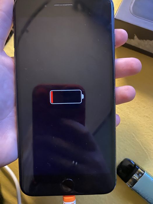 Продам айфон 8+ в хорошем состоянии