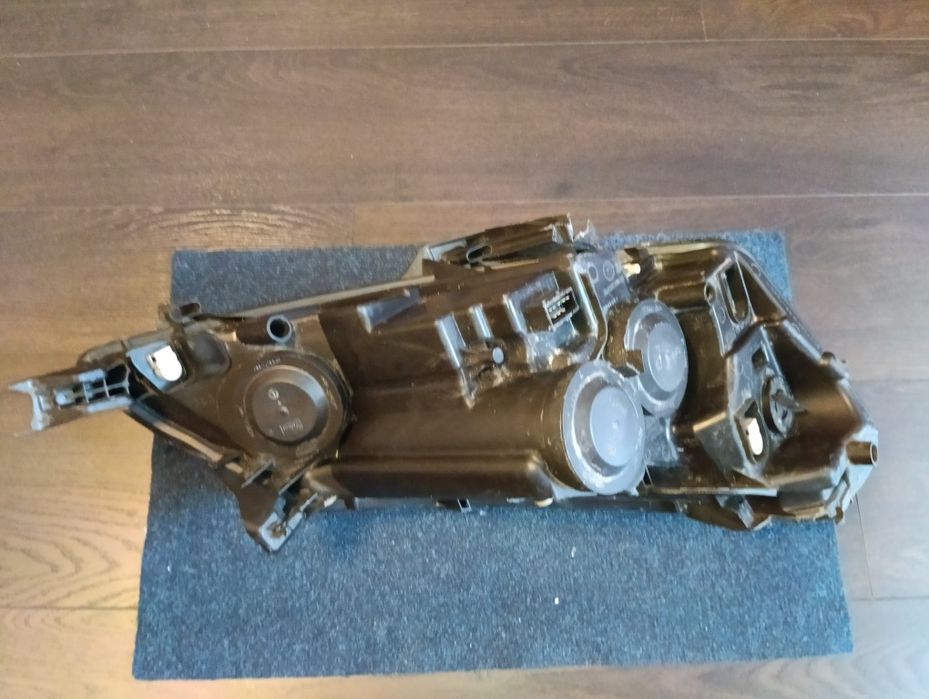 Продам фары Пежо Эксперт