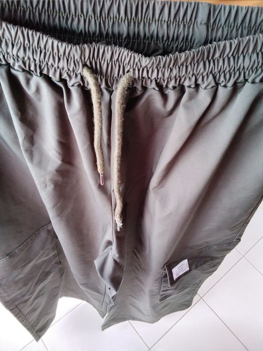 Calças desportivas com bolsos laterais tam. L verdes