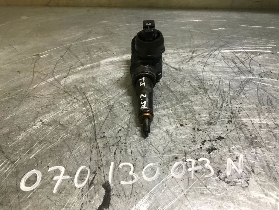 INJECTOR / INJETOR VOLKSWAGEN TRANSPORTER T5 / TOUAREG 2.5TDI
