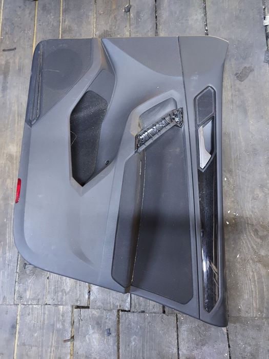 Boczek tapicerka drzwi do Vw tiguan prawy przód 5nb.867.012ll