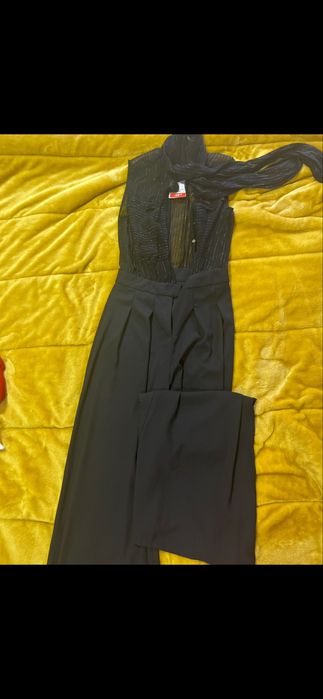 Diversas roupas em estado novo para senhoras