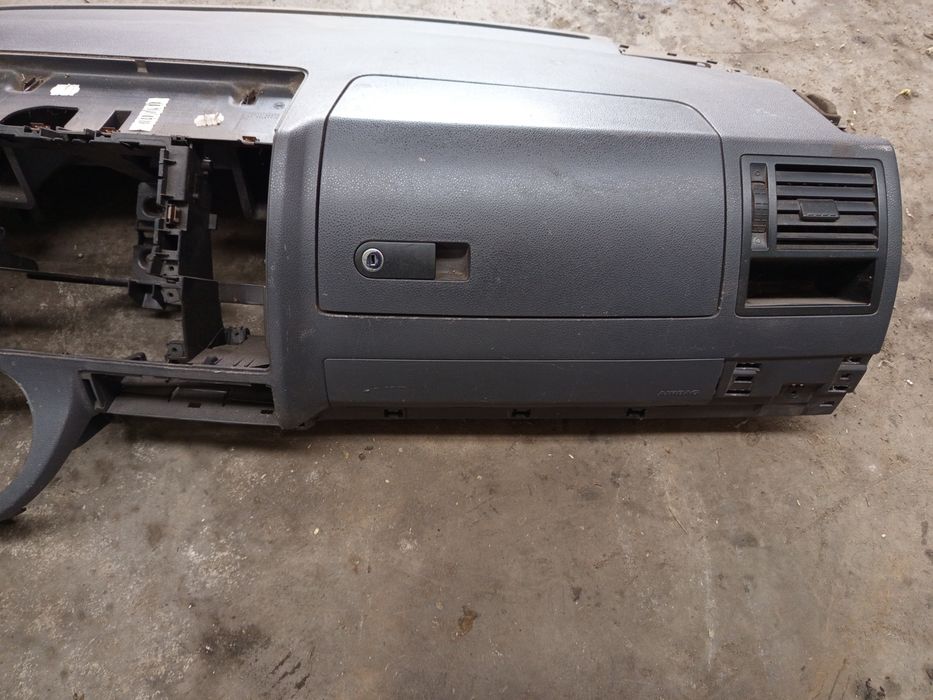 Deska rozdzielcza kompletna VW T5 super stan