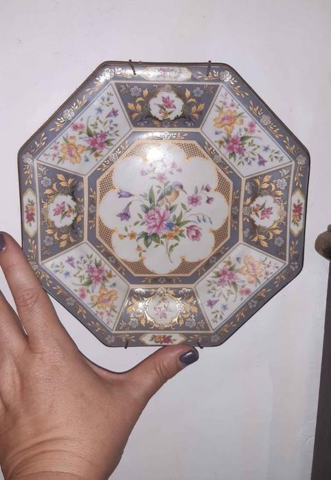 Prato decorativo octogonal com motivos florais e passaros