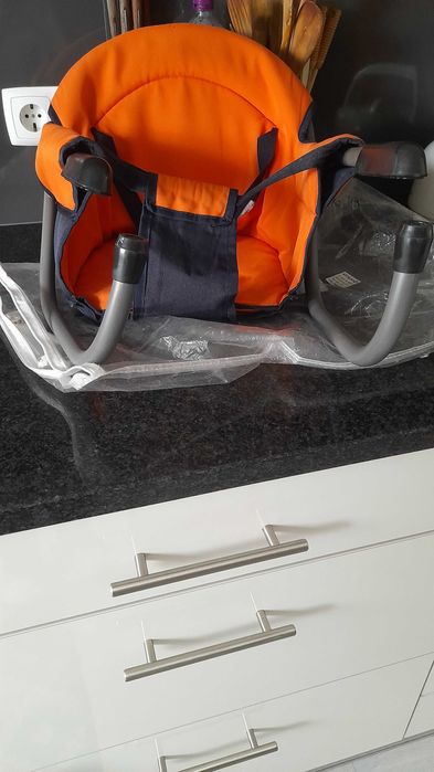 Cadeira de comer à mesa suspensa