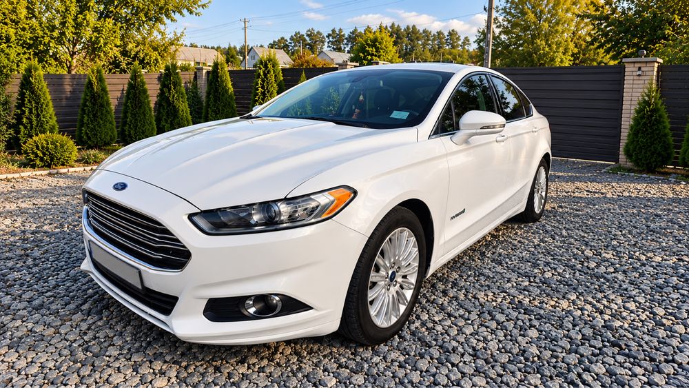 Ford Fusion Hybrid  2016 — В АРЕНДУ