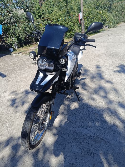 Продам мотоцикл Shineray X-trail 200